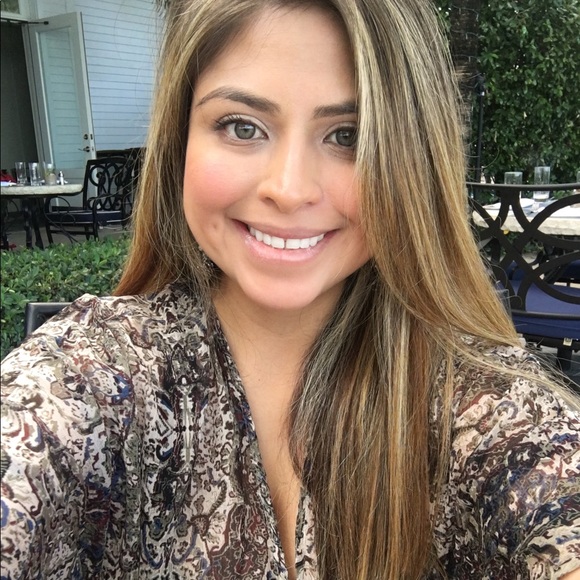 Meet your Posher, Elizabeth - Picture 3 of 5